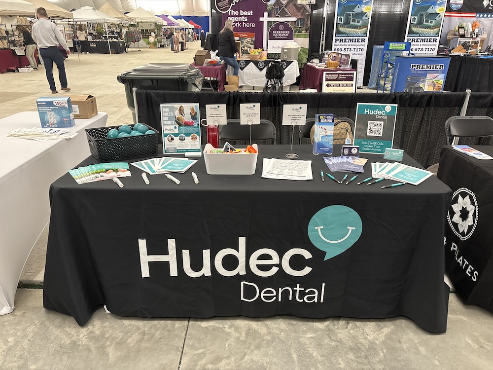 hudec table at event